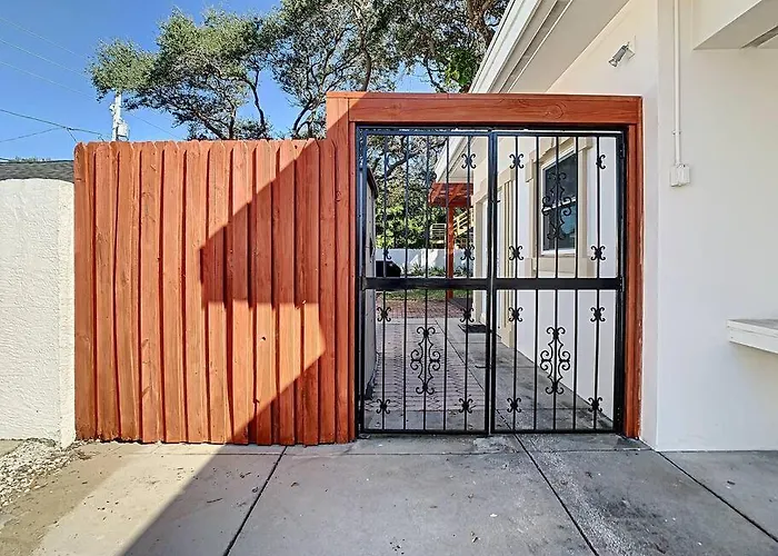 Steps From The Beach, Location, 2 Bdrm 2 Bth Ferienhaus *