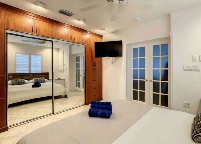 Steps From The Beach, Location, 2 Bdrm 2 Bth Clearwater Beach