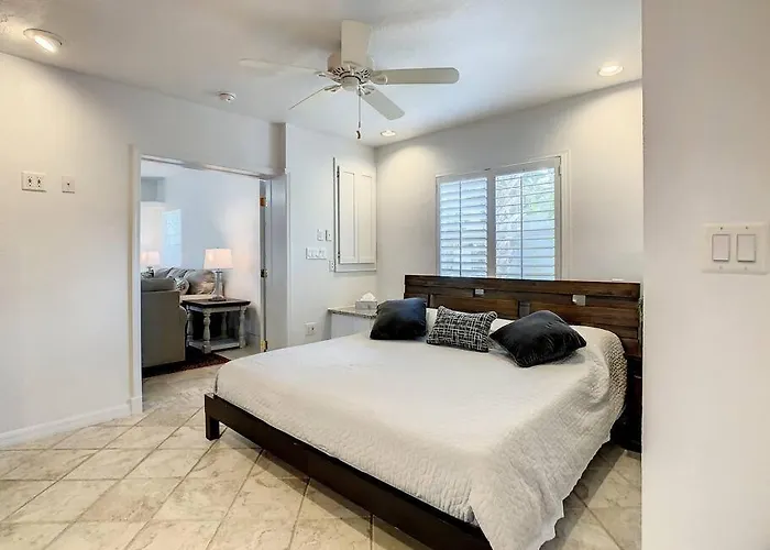 Steps From The Beach, Location, 2 Bdrm 2 Bth Ferienhaus *