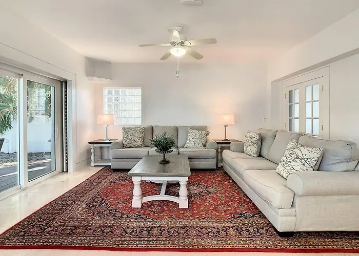 Steps From The Beach, Location, 2 Bdrm 2 Bth Ferienhaus *