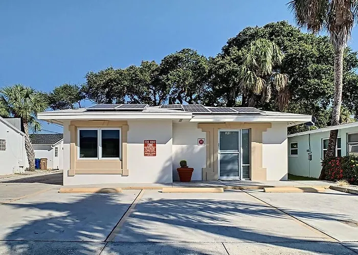 Steps From The Beach, Location, 2 Bdrm 2 Bth Clearwater Beach