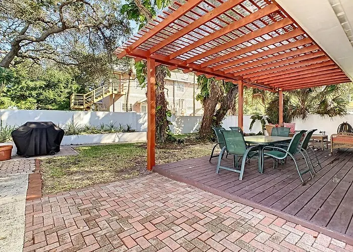Steps From The Beach, Location, 2 Bdrm 2 Bth Ferienhaus Clearwater Beach
