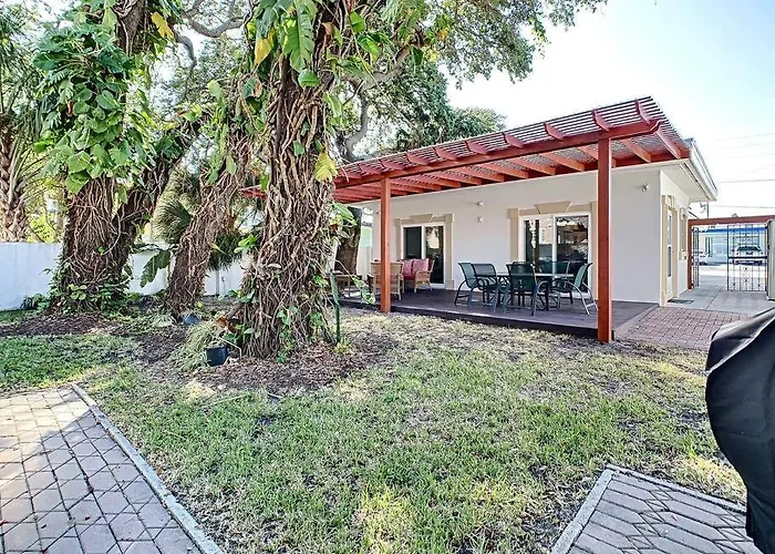 Steps From The Beach, Location, 2 Bdrm 2 Bth Ferienhaus Clearwater Beach