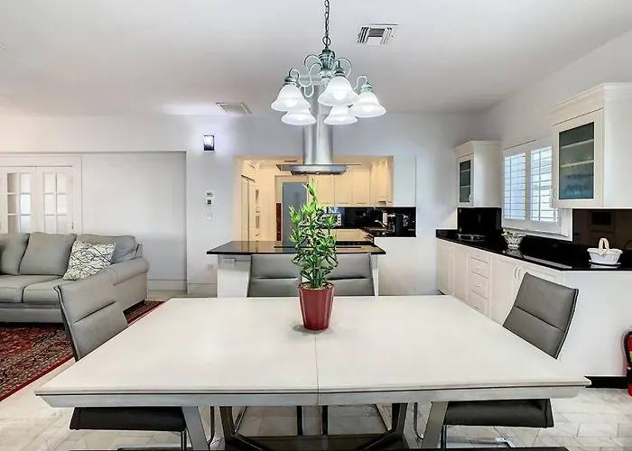 Ferienhaus Steps From The Beach, Location, 2 Bdrm 2 Bth Clearwater Beach