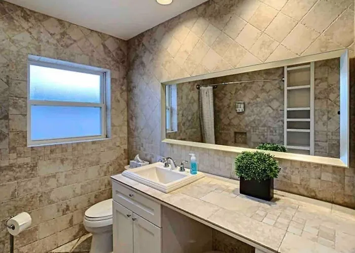 Steps From The Beach, Location, 2 Bdrm 2 Bth Ferienhaus