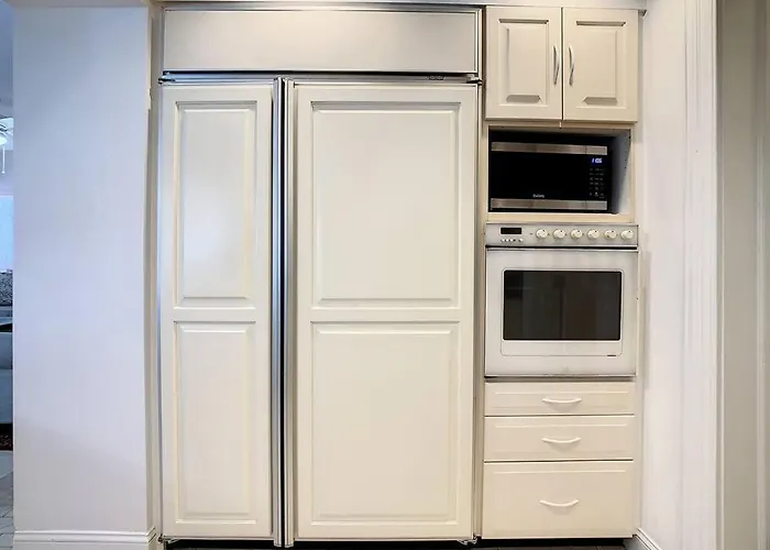 Steps From The Beach, Location, 2 Bdrm 2 Bth * Clearwater Beach