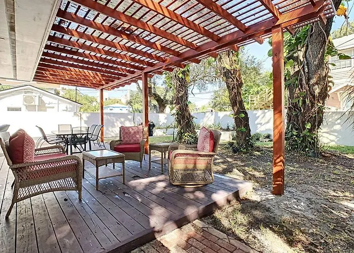 Ferienhaus Steps From The Beach, Location, 2 Bdrm 2 Bth