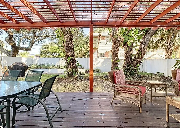 Steps From The Beach, Location, 2 Bdrm 2 Bth Ferienhaus Clearwater Beach