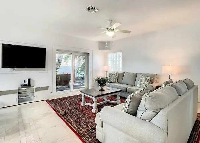 Steps From The Beach, Location, 2 Bdrm 2 Bth Ferienhaus *